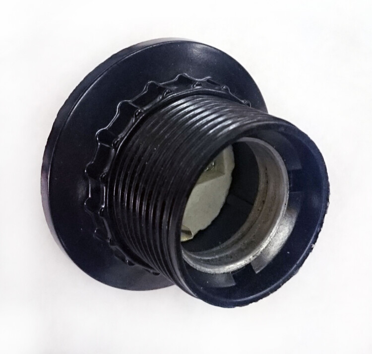 Патрон Е27 карболитовый резьбовой с пластик.кольцом (до 40Вт) черный IEK